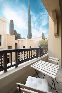 Old Town Luxury: 1-BR Apartment with Large Terrace & Burj Khalifa View - Dubai - 6