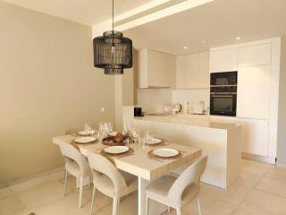 Luxury Golf & Private Garden - 8