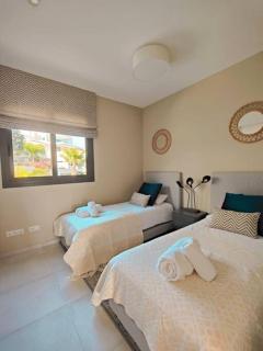Luxury Golf & Private Garden - 7