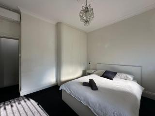 Comfortable 2 Bedroom House Glebe - Sydney - 3