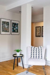 Fantastic, Spacious 2 Bedroom Apartment in Converted Chapel - Bath - 5