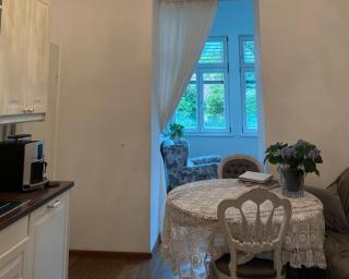 Charmante Altbauwohnung im Shabby Chic Stil mit Wintergarten und Gartenblick - Ihr perfektes Zuhause in Graz - 0