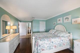 501 Beach Place Condos - St Pete Beach - 1