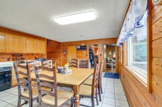 Boat Dock Pet-Friendly Douglas Lake Getaway! - 1