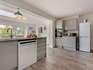 4 Bed in Wareham 77511 - Stoborough - 2