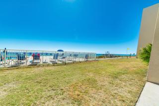 Beach House Condominiums C103 - Beachfront with Pool, WiFi, & Beach Service - Destin - 8