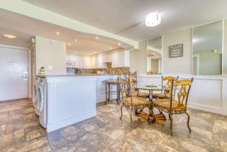 Beach House Condominiums C103 - Beachfront with Pool, WiFi, & Beach Service - Destin - 2