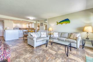 Beach House Condominiums C103 - Beachfront with Pool, WiFi, & Beach Service - Destin - 3