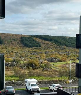 Suburbs of Reykjavík, new beautiful apartment, next door to nature - Garðabær - 4