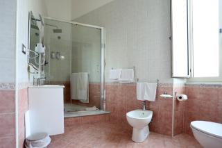 Rooms & Apartment, A due Passi - Caserta - 7