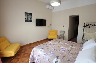 Rooms & Apartment, A due Passi - Caserta - 3