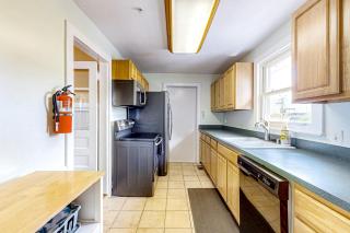 Boardwalk Bungalow - 4