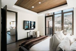 Lavish 2-Bedroom with Four Seasons Flair - 5