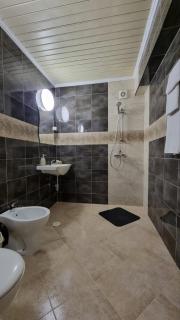 The English Guest House - Ruse - 1