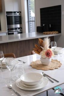 Aircabin - Denham Court - Modern - 4 Beds House - 7