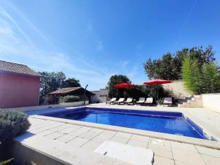 Ferienhaus mit zwei Ferienwohnungen und Pool in ruhiger Lage in der Nähe der malerischen Buchten von Pula - Pula - 0