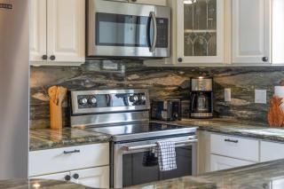 Kihei Beach Resort 301- Oceanfront 2 bedroom 2bath condo on 6 mile beach - 9