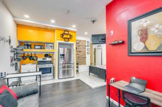 7 Mi to Downtown Dallas WFH-Friendly Studio - 5