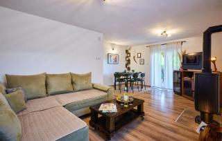 Lovely Home In Sisinec - 6