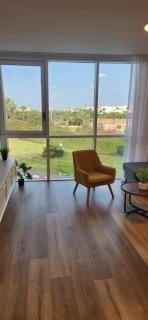 מול הים בקיסריה - 0