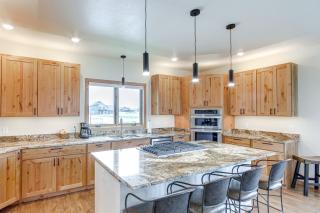 Red Lodge Home with Outdoor Kitchen and Fire Table! - Red Lodge - 4