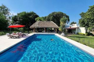 Hermosa casa amenidades privadas capacidad 22 pax Ideal para eventos - Cuernavaca - 0