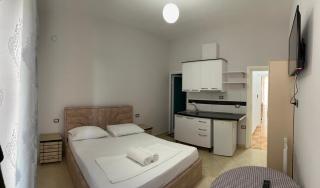 Hotel Vila Flowers - Vlorë - 1