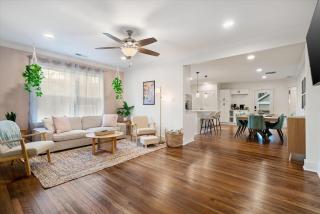 Hot Tub & Pool Table Mins to Beale Renovated - 4