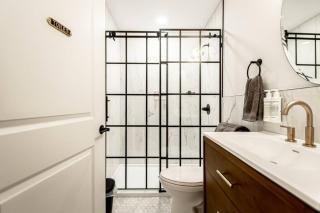 Historic DTWN Studio, Walk to Bathhouses, Shops, Room # 103 - 4