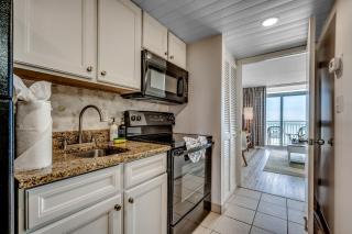 Newly renovated Stylish Beach Condo for 6 Camelot 15th Fl - 3
