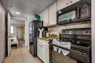 Newly renovated Stylish Beach Condo for 6 Camelot 15th Fl - Myrtle Beach - 4
