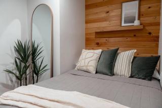 Pocono Mountain Retreat with Hot Tun and Sauna - 9