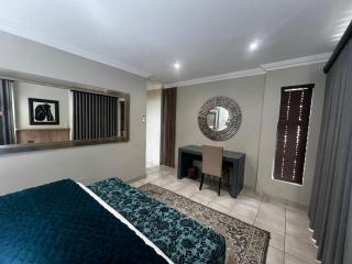 Sasavona Luxury Cottage - 631 Euphoria Golf & Lifestyle Estate - Mookgophong - 3