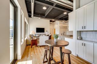 Downtown Grand Haven Condo - Walk to Boardwalk! - 9