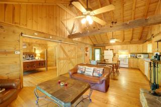 Near Lake Lure Quiet Cabin with Deck and Trail Access - Marion - 6
