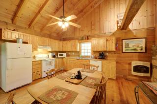 Near Lake Lure Quiet Cabin with Deck and Trail Access - Marion - 4