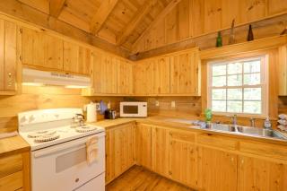 Near Lake Lure Quiet Cabin with Deck and Trail Access - Marion - 3
