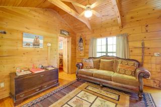 Hot Tub and Deck Secluded Marion Cabin - Marion - 4