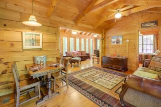 Hot Tub and Deck Secluded Marion Cabin - Marion - 3