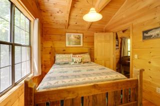 Hot Tub and Deck Secluded Marion Cabin - Marion - 1