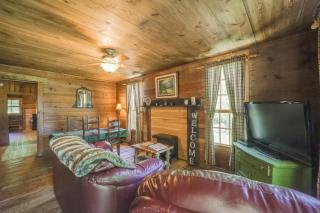 Fire Pit and Hot Tub Dog-Friendly Marion Retreat - Marion - 7