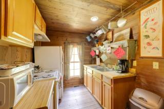 Fire Pit and Hot Tub Dog-Friendly Marion Retreat - Marion - 3