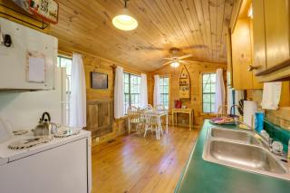 Marion Cabin with Hot Tub, On-Site Nature Trails! - Marion - 3