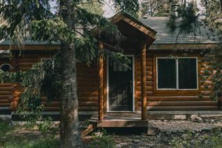 Hot tub, private deck, gas fire pit & king bed! - 9