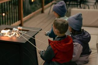 Hot tub, private deck, gas fire pit & king bed! - 5