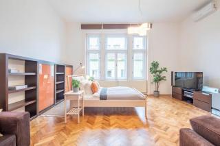 Super Large - Super Comfy with Balcony - Budapest - 1