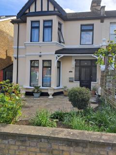 Double Room- London Seven Kings Train Station - Seven Kings - 4