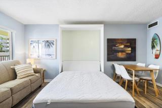 Malyn 107, Waterfront Condo, short walk to beach - St Pete Beach - 1