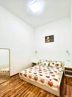 Stylish Haven in the City Center - Budapest - 3