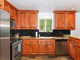 The Mighty Pines Retreat + Large Patio + BBQ+View! - Lake Arrowhead - 1